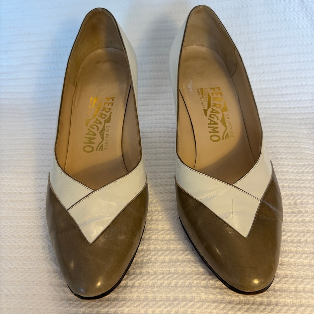 Salvatore Ferragamo Cream and Brown Classic Leather Heels